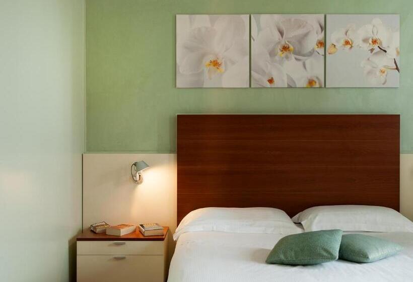 Номер Стандарт с Балконом, Best Western Hotel Leonardo Da Vinci