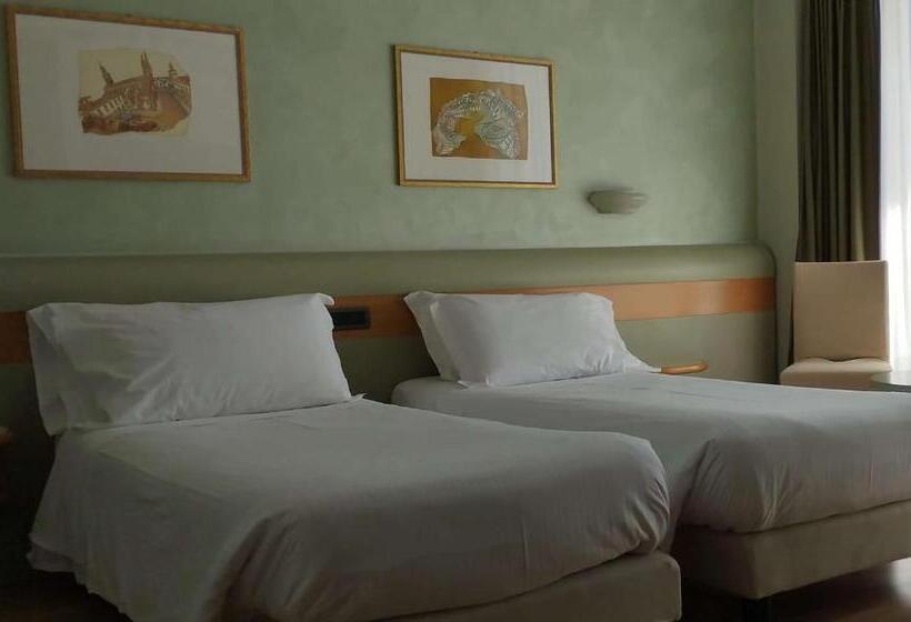 Номер Стандарт с Балконом, Best Western Hotel Leonardo Da Vinci