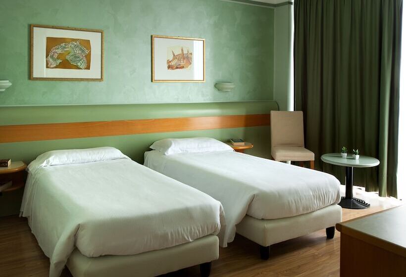 Номер Стандарт с Балконом, Best Western Hotel Leonardo Da Vinci