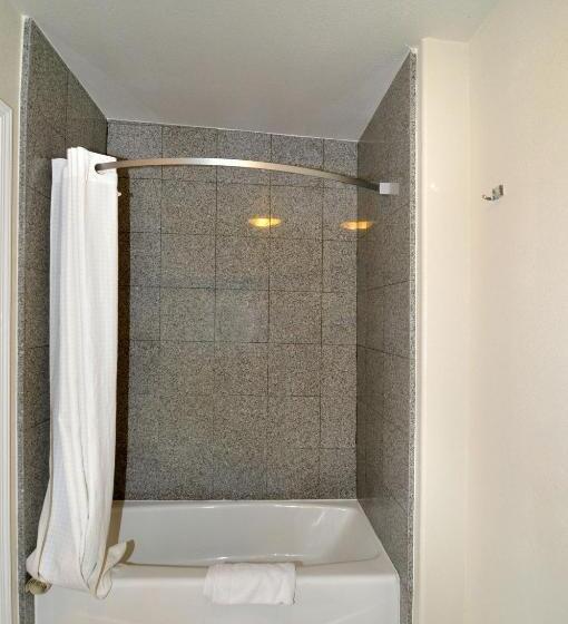 חדר סטנדרט עם מיטת קינג, Super 8 By Wyndham Monterey