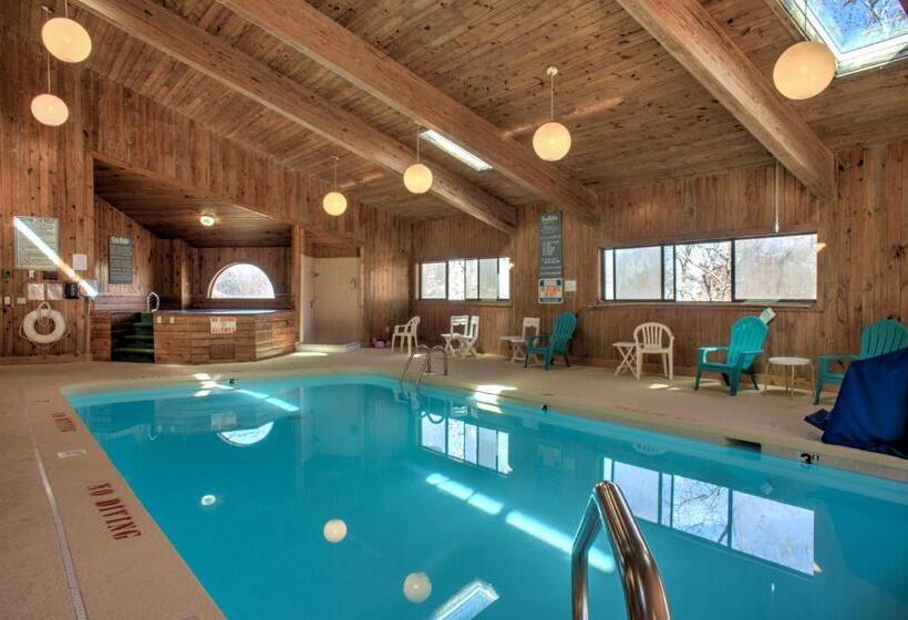 침실 3개 아파트, Cedar Village Condominiums