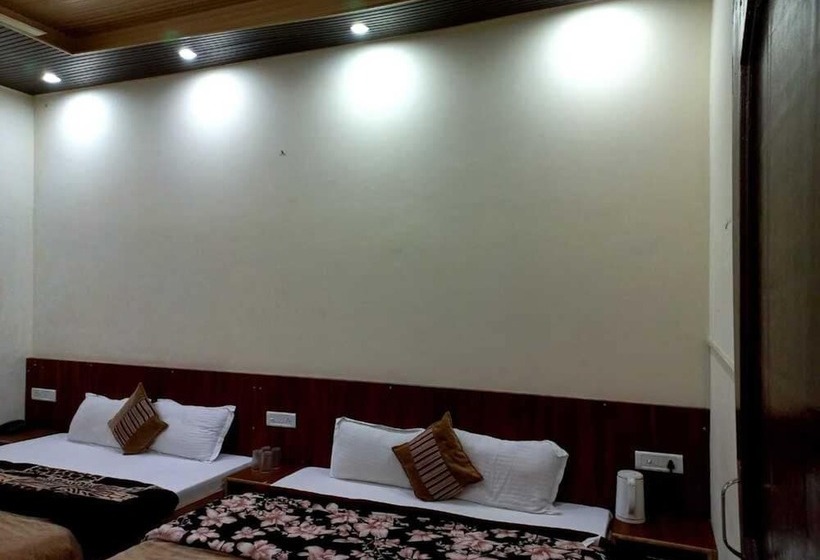 패밀리 룸, Sunny Pines Resort