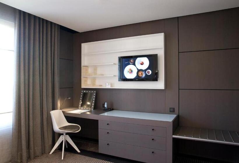 Номер Deluxe, La Pyramide  Maison Henriroux