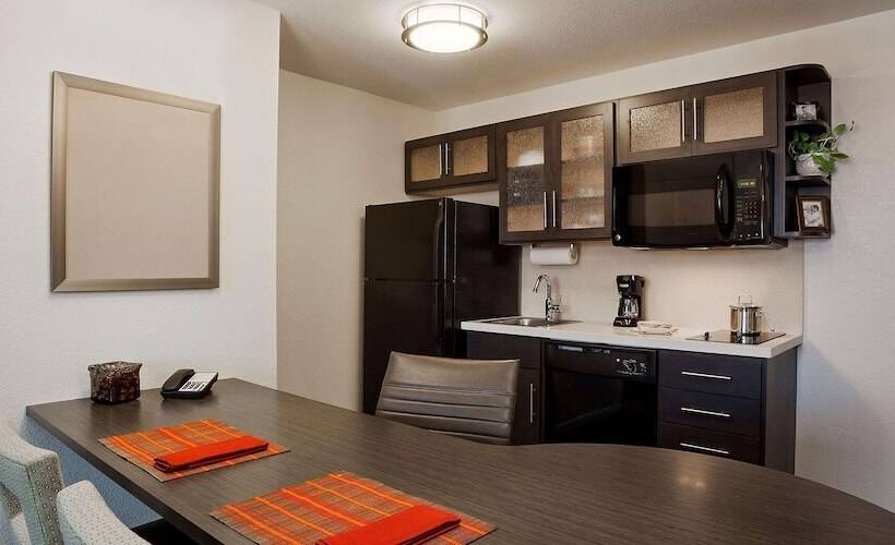 Люкс, Sonesta Simply Suites Detroit Southfield