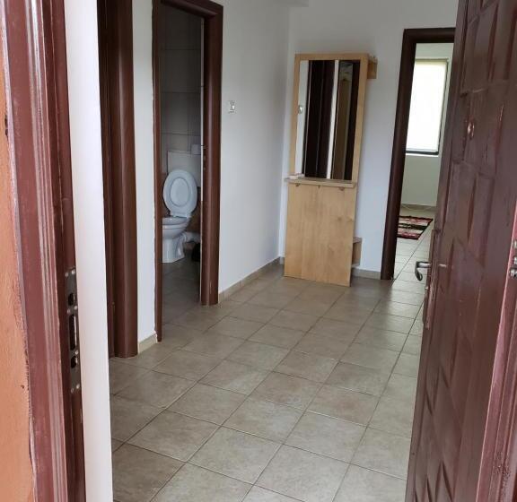 استودیوی استاندارد, Natalia Guesthouse