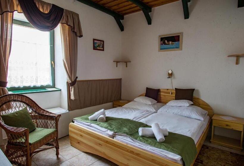 Номер Стандарт, Piros Ponty Panzió