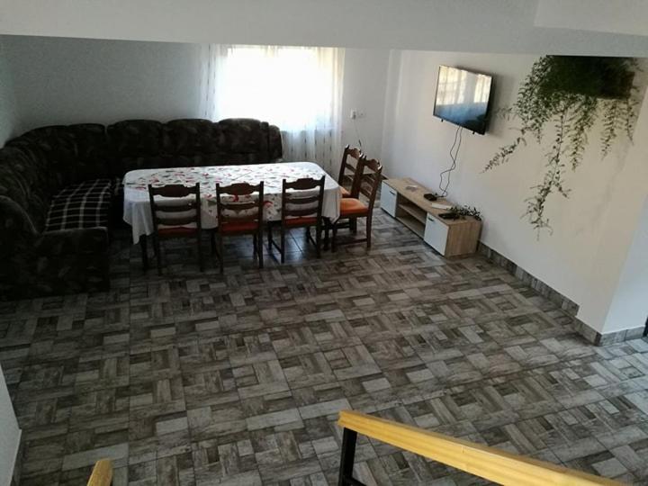 اتاق استاندارد سه نفره, Pensiunea ,,suciu