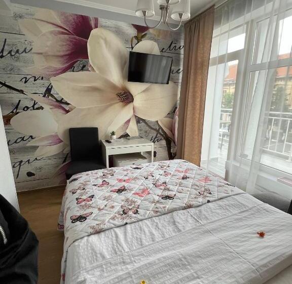 Номер Стандарт с Балконом, Artmotel & Bistro