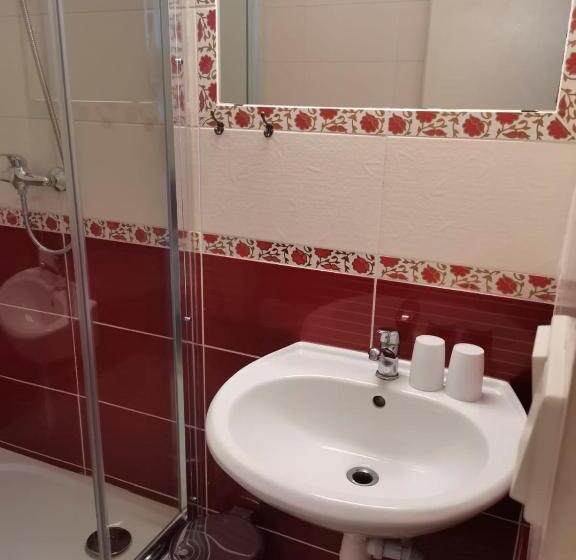 Номер Стандарт Трехместный, Styria Hotel Chvalovice