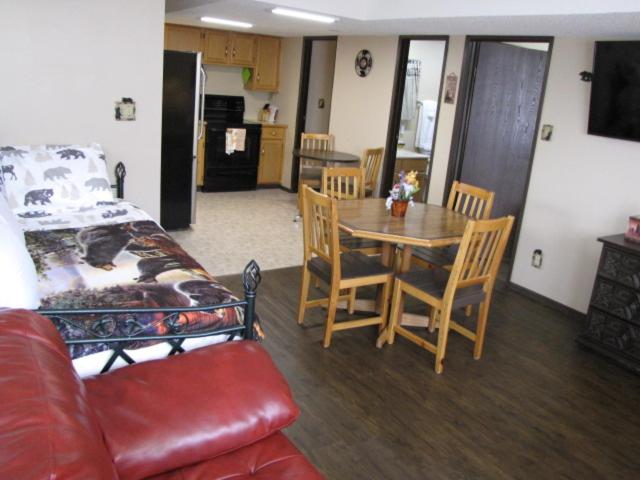Люкс 2 Спальни, Bear Country Inn And Suites