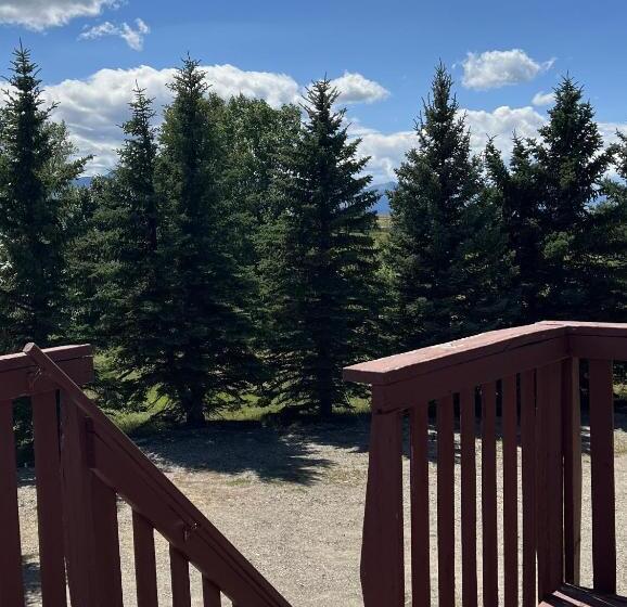 Люкс с Балконом, Bear Country Inn And Suites