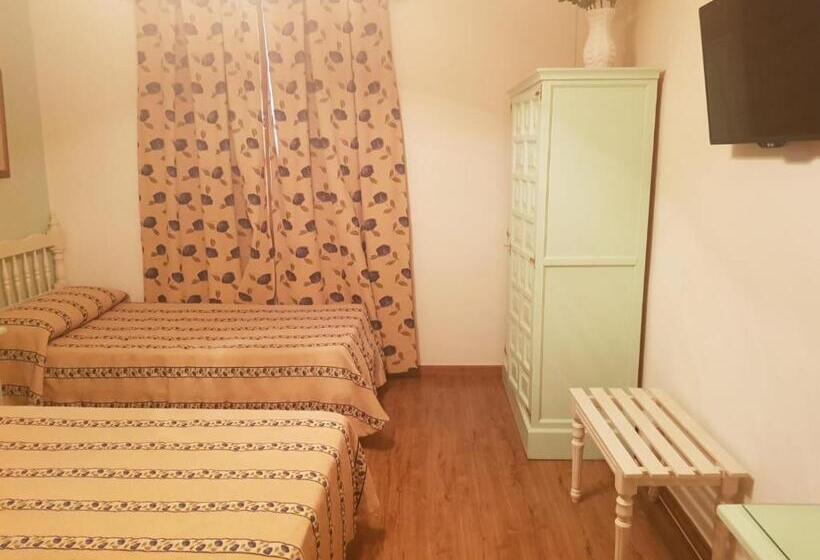 Номер Стандарт, Hostal Hispalis