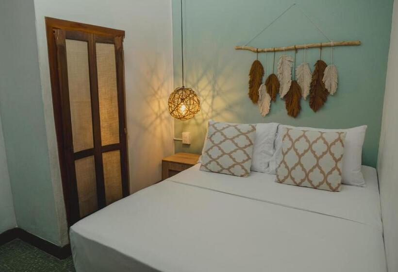 Номер Стандарт Совместная Ванная, Traveler Hostel