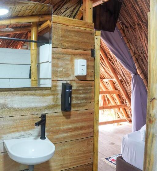 Шале 1 Спальня, Traveler Hostel