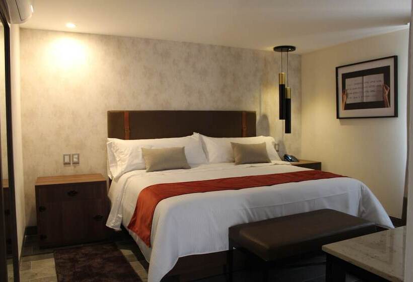 Superior-Zimmer, Ronda Minerva
