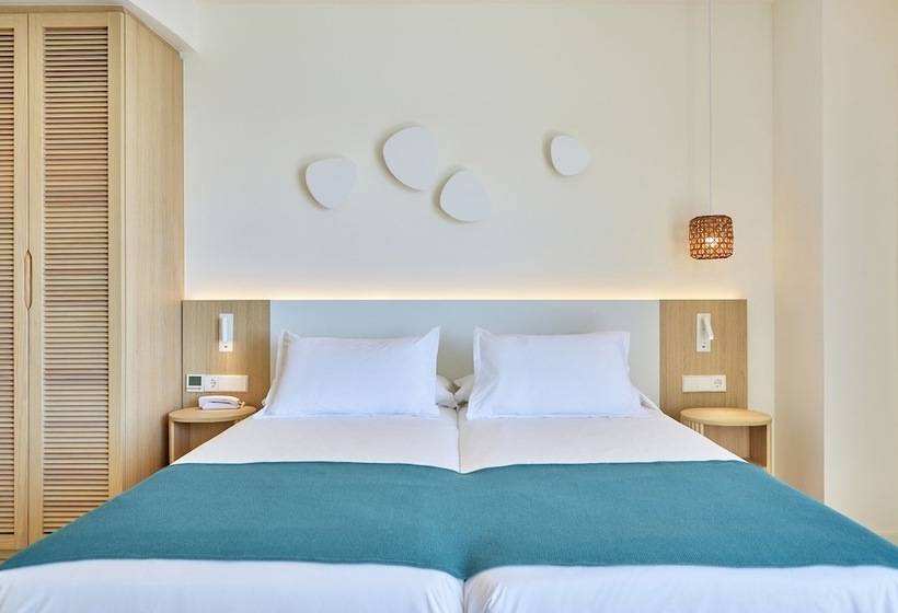 اتاق استاندارد با چشم‌انداز دریا, Universal Hotel Aquamarin