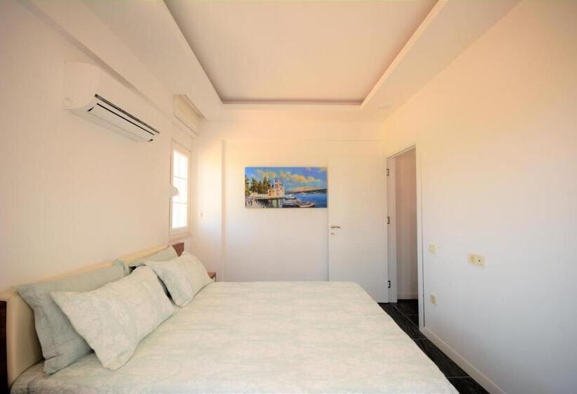 ویلای یک اتاق خوابه با استخر شنا, Camyuva Beach