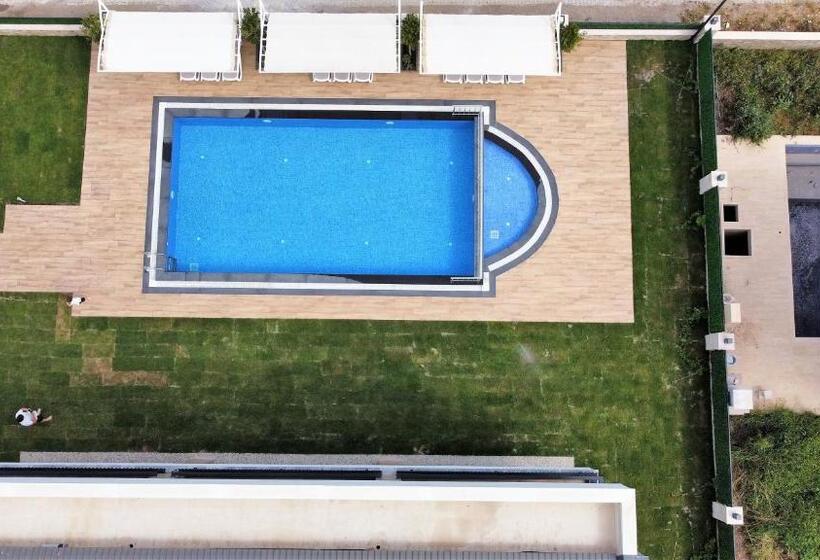 ویلای یک اتاق خوابه با استخر شنا, Camyuva Beach