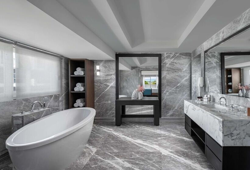 带大床的套房, Papillon Ayscha Resort & Spa
