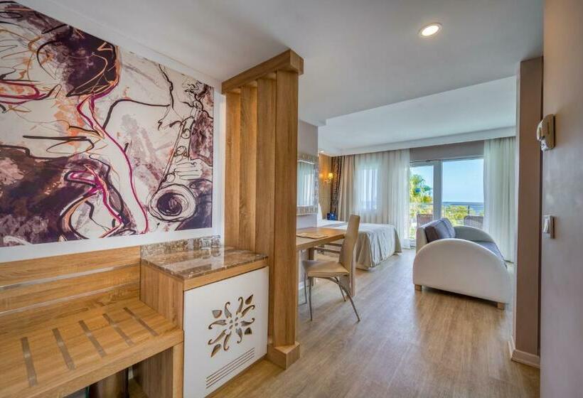 سوییت جونیور با چشم‌انداز دریا, Sealife Family Resort