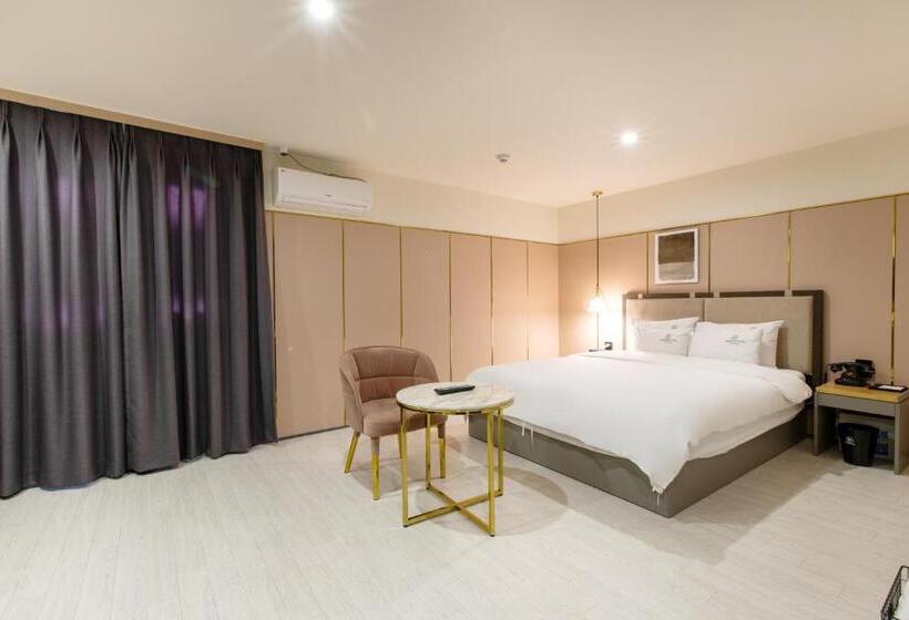 Номер Стандарт, Brown Dot Hotel Minam