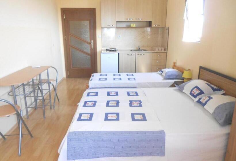 استودیو استاندارد با بالکن, Family Hotel Amore