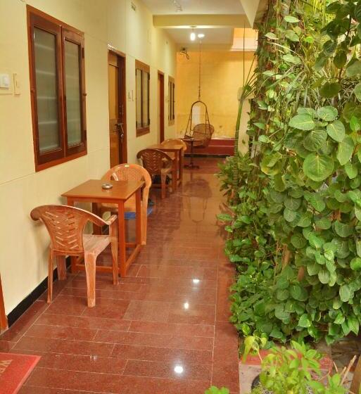 高级园景房, Siva Guest House