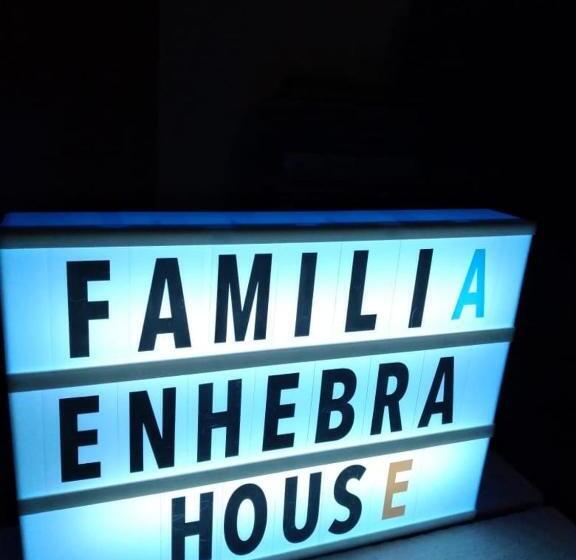 غرفة قياسية, Enhebra House
