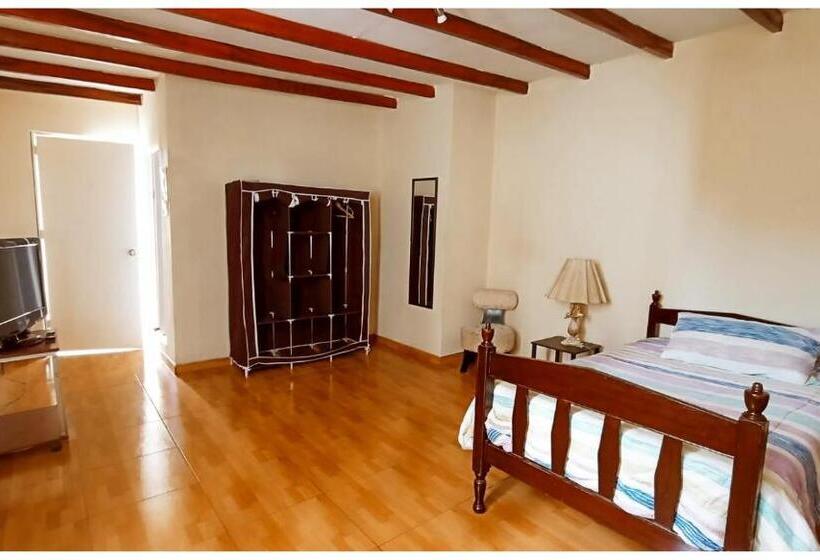 غرفة قياسية, Enhebra House
