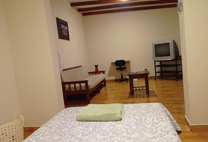 غرفة قياسية فردية, Enhebra House