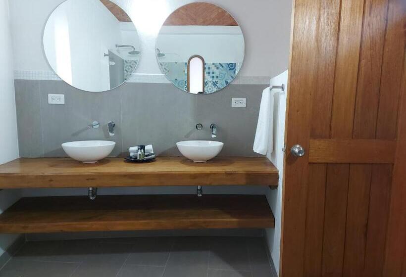 Полулюкс, La Alhambra Hotel Boutique