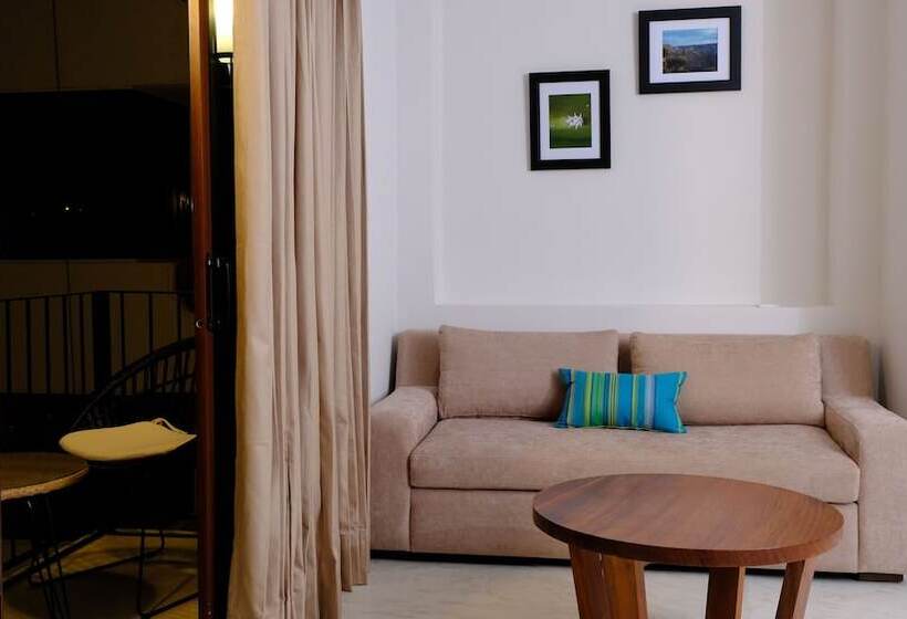 Junior Suite, Eloisa