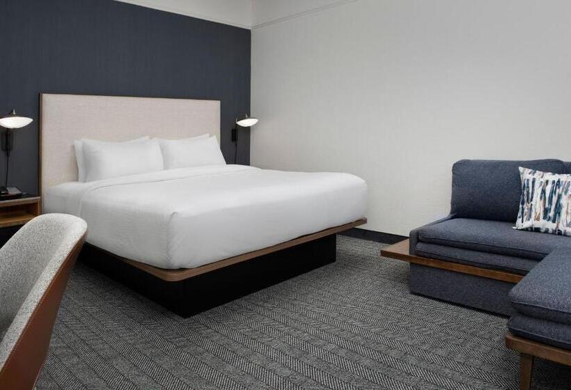 חדר סטנדרט עם מיטת קינג, Courtyard By Marriott Savannah Downtown   Historic District