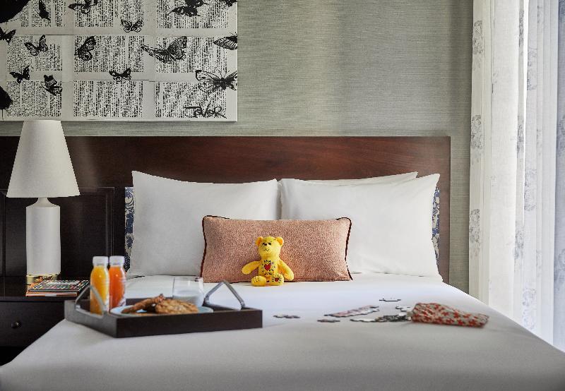 Deluxe Szoba Kind Size Bed, Emblem San Francisco