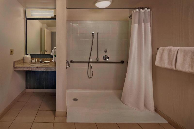 带大床的标准间, Courtyard By Marriott Providence Warwick
