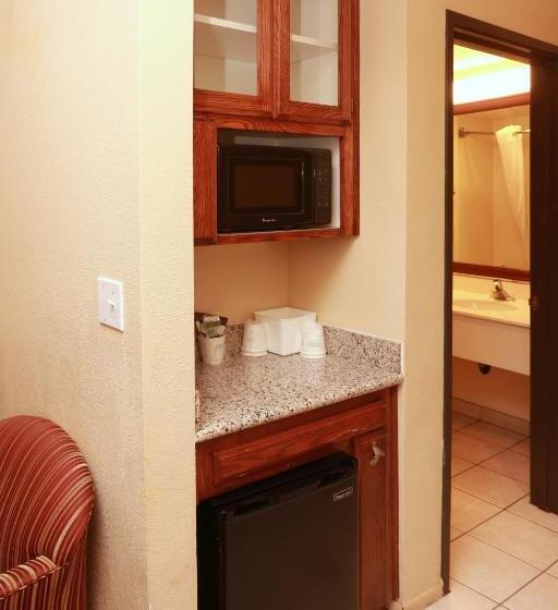 Люкс Deluxe Кровать Кинг, Ramada By Wyndham Fresno Northwest