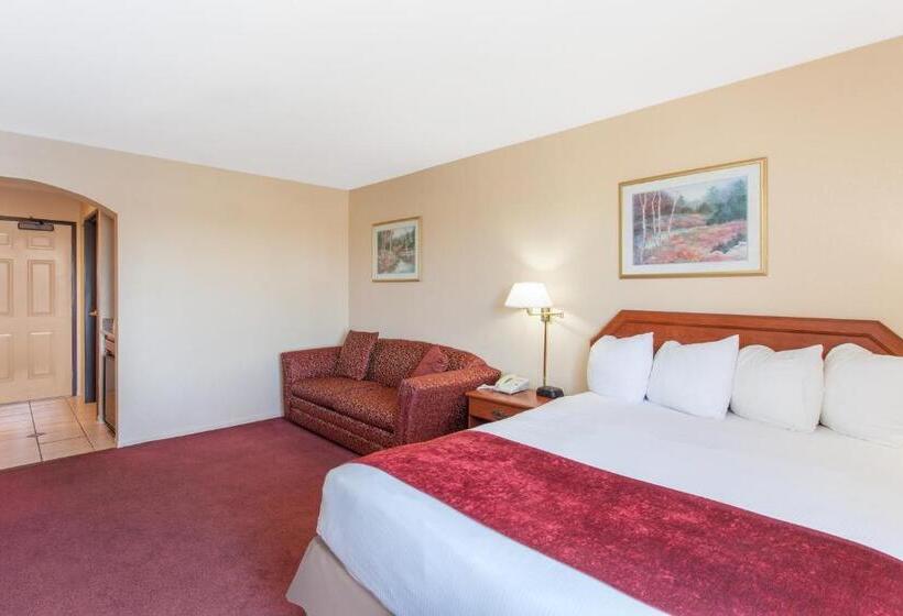 Люкс Deluxe Кровать Кинг, Ramada By Wyndham Fresno Northwest