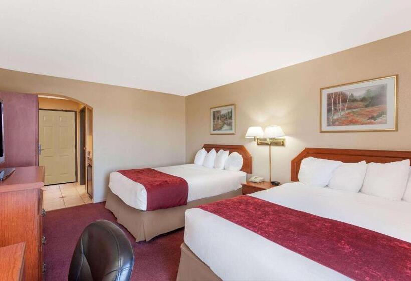 Номер Deluxe, Ramada By Wyndham Fresno Northwest