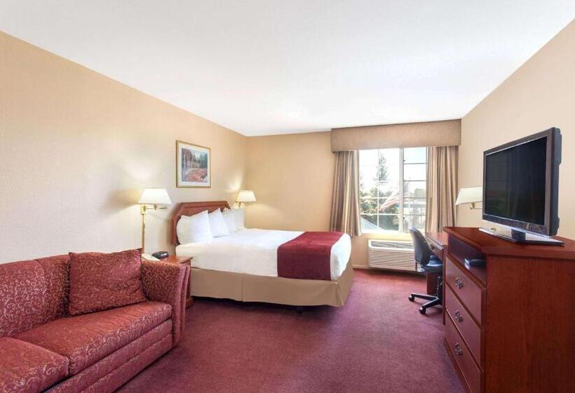 Люкс Deluxe Кровать Кинг, Ramada By Wyndham Fresno Northwest