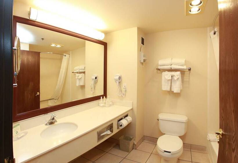 Номер Deluxe, Ramada By Wyndham Fresno Northwest