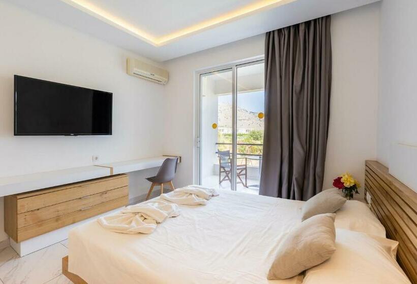 Номер Superior, Lardos Bay