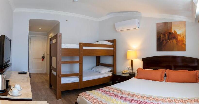 Quarto Quadruple Standart Vista Jardim, Akdora Resort & Spa