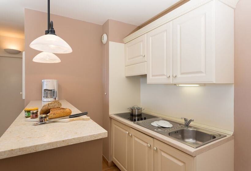 Апартаменты 2 Спальни, Madame Vacances Domaine Du Provence Country Club Service Premium