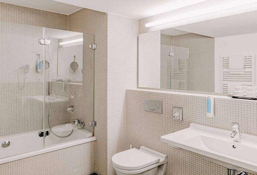 Номер Комфорт, Vienna House Easy By Wyndham Stuttgart