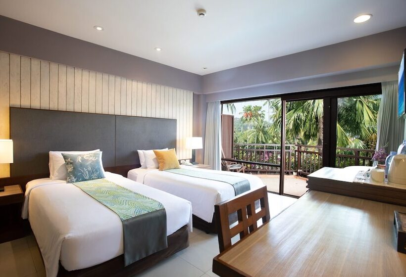 Номер Superior Вид на Бассейн, Courtyard By Marriott Phuket, Patong Beach Resort