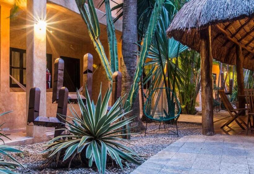 Standard Szoba King Size Bed, Barrio Latino Hotel Drop And Go By Bestoffer Stays