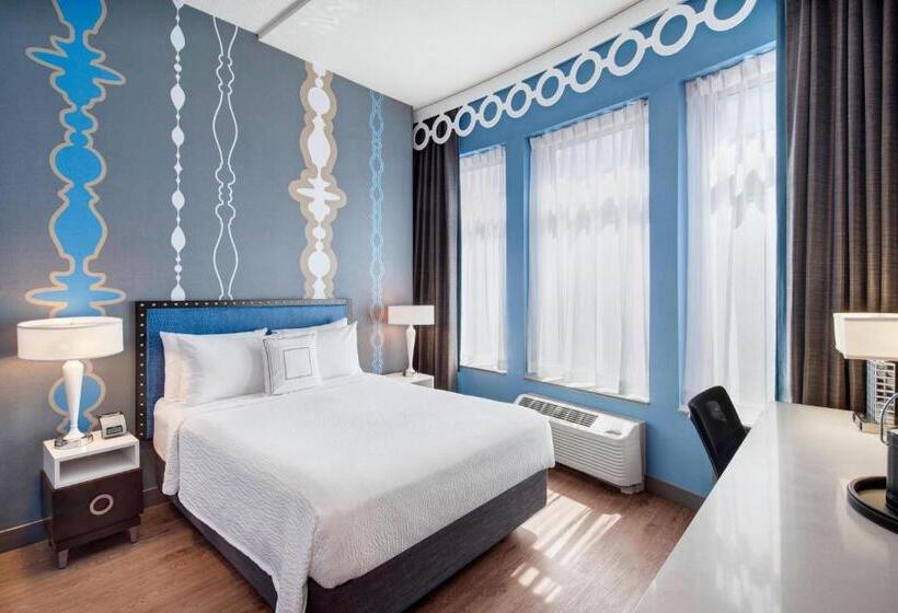 Camera Standard, Fairfield Inn And Suites Chicago Downtown/ Magnificent Mile