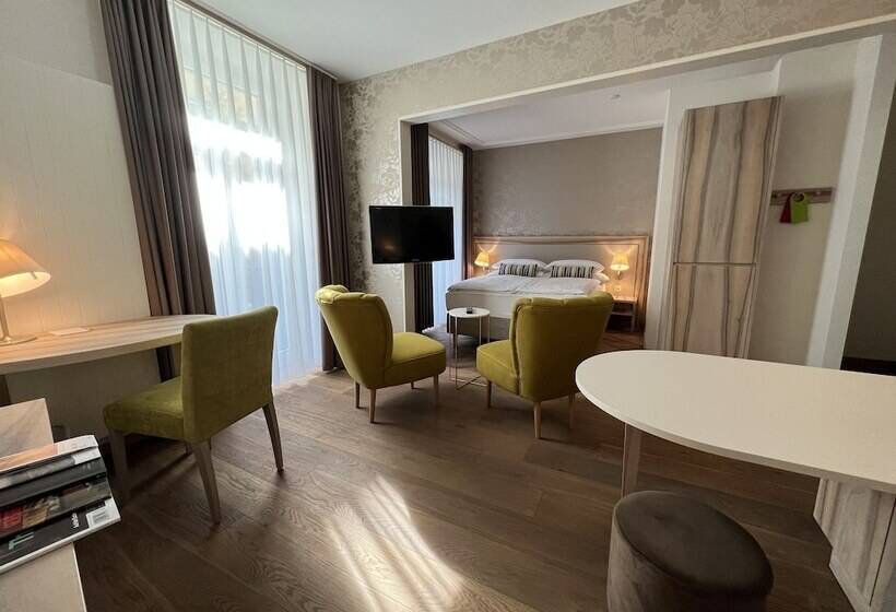استودیوی سوپریور, Platzhirsch Zürich   Downtown Boutique Hotel & Sushi Lounge