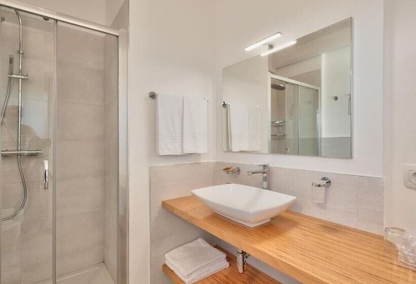 Номер Deluxe Вид на Бассейн, Park Hotel Asinara