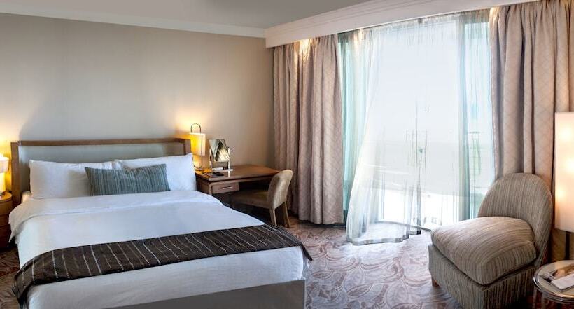 Номер Executive, Suncoast Hotel & Towers